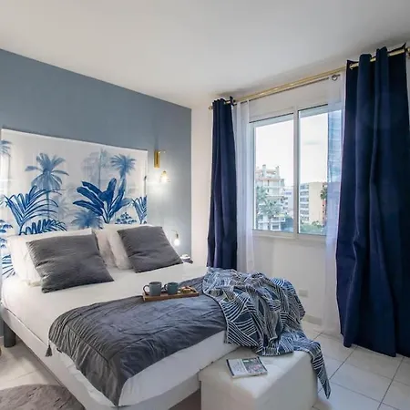 Apartment C10 2 Henri Iv Close To Film Festival/balcony-ac *