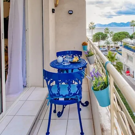 C10 2 Henri Iv Close To Film Festival/balcony-ac